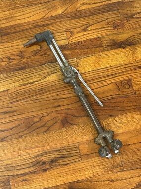 Victor Vanguard 315FC heavy-duty torch handle paired with a Victor cutting attac